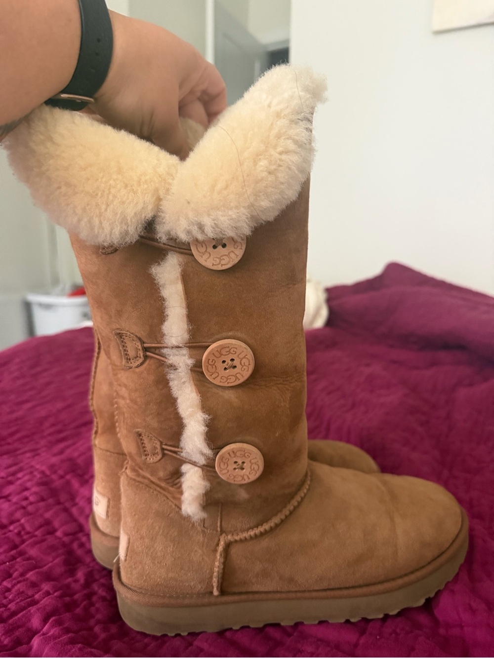 UGG Classic Chestnut Shearling Button Winter Boots SIZE 9